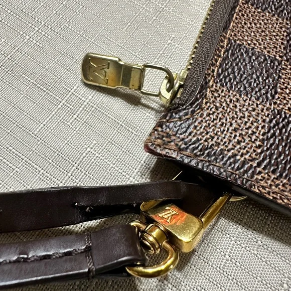 Authentic LOUIS VUITTON Vuitton Damier Ebene Neverfull Pochette - Picture 6 of 8